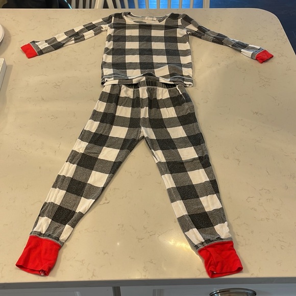 Angel Dear black and white gingham pajamas. 3T fit like a 2T, in my opinion. - Picture 2 of 2